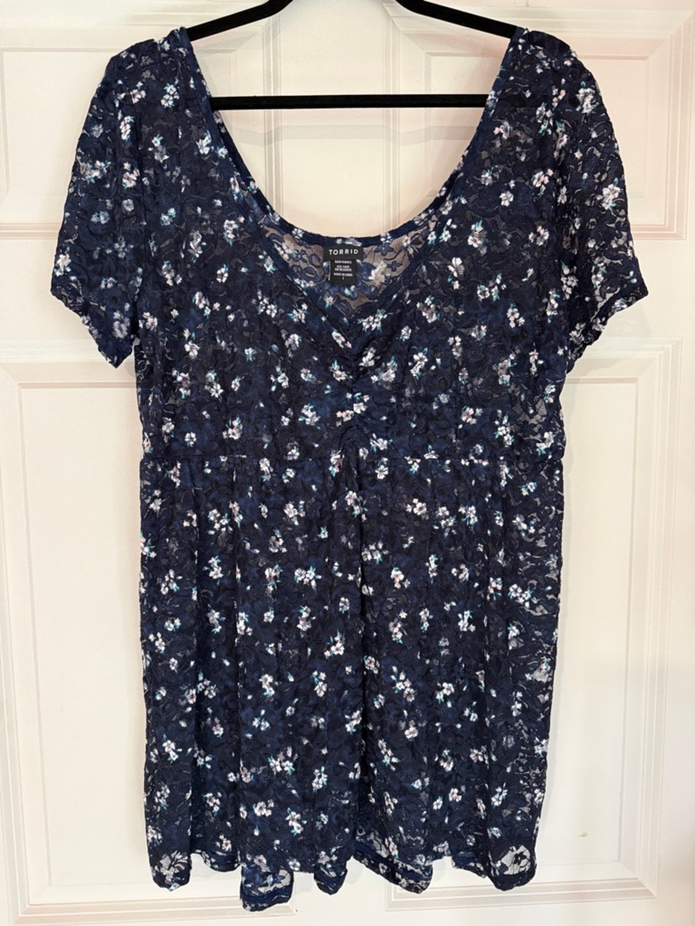 Torrid Sheer Floral Lace Top Size 1 (14/16)